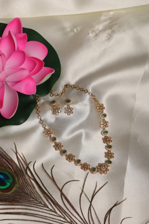 kundan green stone necklace
